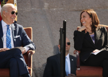 Kamala Harris rozpoczęła kampanię.