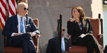 Kamala Harris rozpoczęła kampanię.