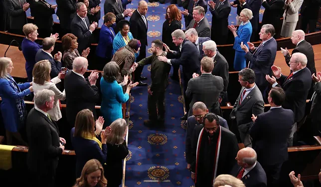 wp.pl ; Niezwykłe przywitanie w Kongresie. Zełenski dostał owacje na stojąco