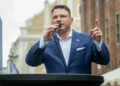 Onet.pl : Sławomir Mentzen uderza w PiS. “Mają ludzi za idiotów”