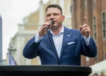 Onet.pl : Sławomir Mentzen uderza w PiS. “Mają ludzi za idiotów”